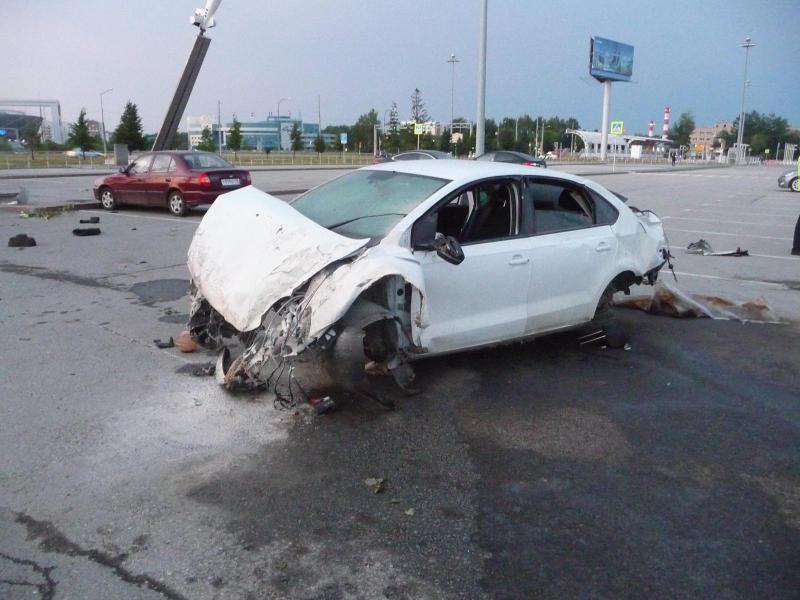Таксист, устроивший аварию в екатеринбургском Кольцове, перевозил пассажира на личном авто