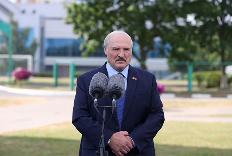 Лукашенко пожаловался на фейки
