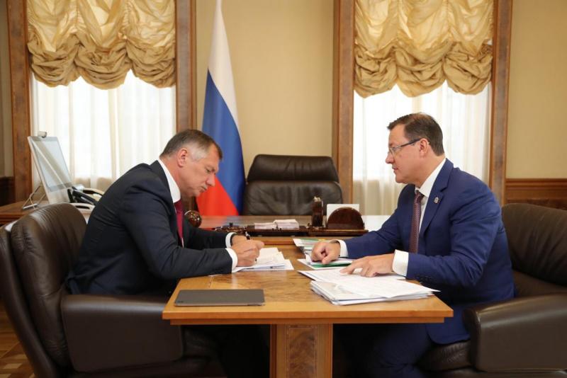 Азаров обсудил с Хуснуллиным проблемы строительства в Самарской области