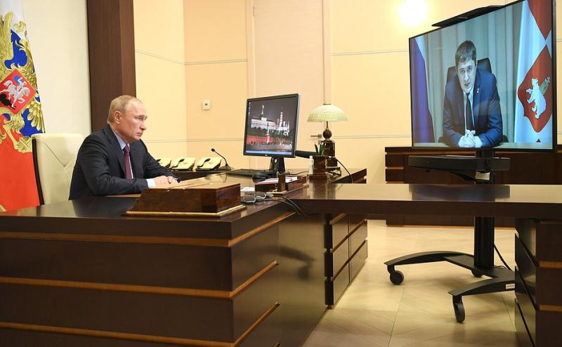 Президент провел рабочую встречу по ВКС с врио губернатора Прикамья