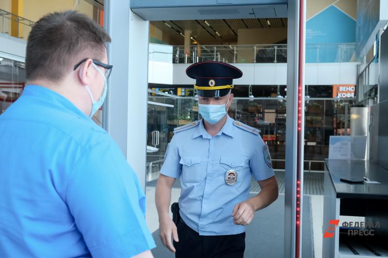 Задолжавшего почти 2 млн рублей алиментщика задержали в Кольцове