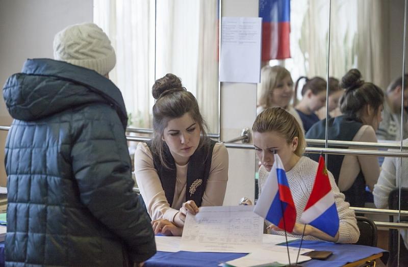 На избирательных участках по всей России задействовано более 56 тысяч наблюдателей.