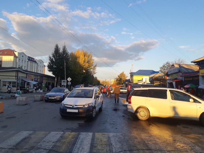 В центре Кызыла столкнулись шесть машин