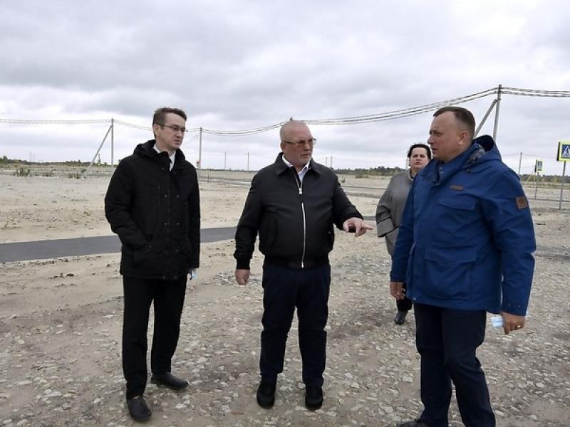 Депутат думы Югры Владимир Семенов оценил ход жилищного строительства в Нефтеюганском районе