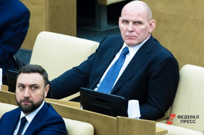 Депутат Карелин досрочно ушел в отставку