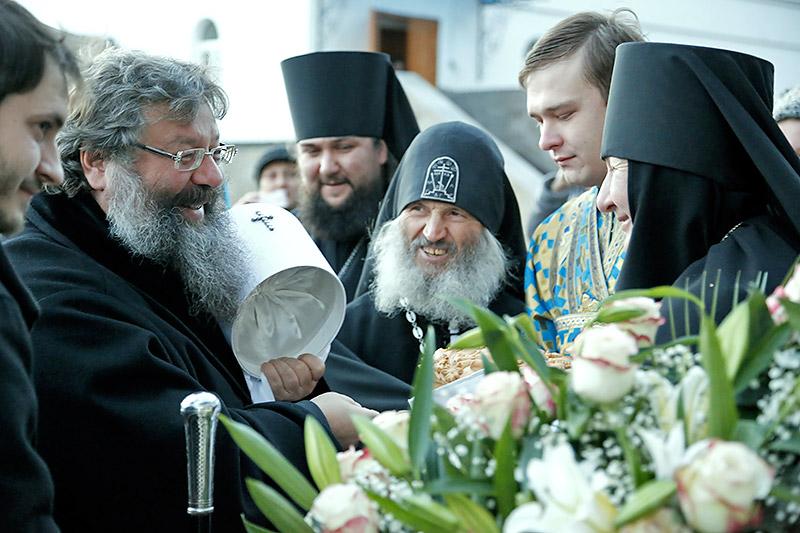 Митрополит Кирилл (слева) считает заявления Сергия клеветой