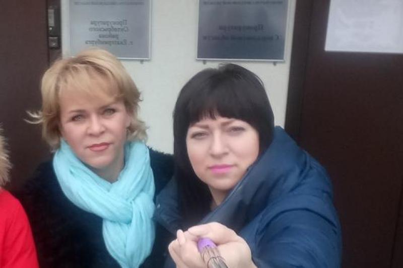 Ольга Прожерина (справа) будет баллотироваться по округу № 3