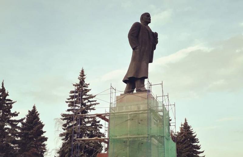 В Челябинске сорвался аукцион по ремонту центральной трибуны памятника  Ленину