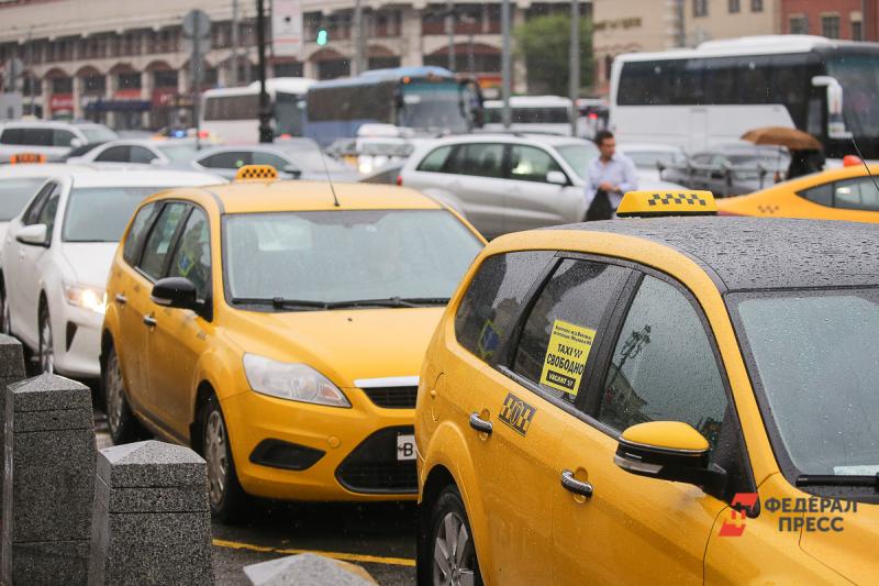 Уральским такси дали время на оборудование машин защитными экранами