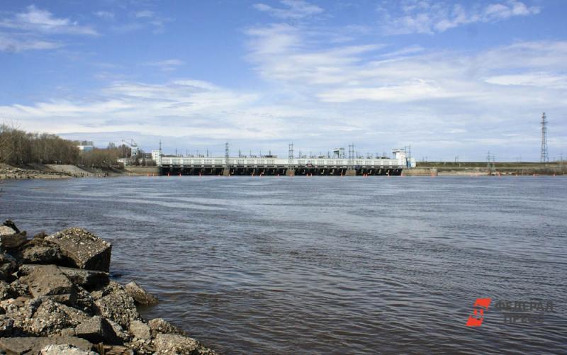 Два жителя упали с плотины Новосибирской ГЭС