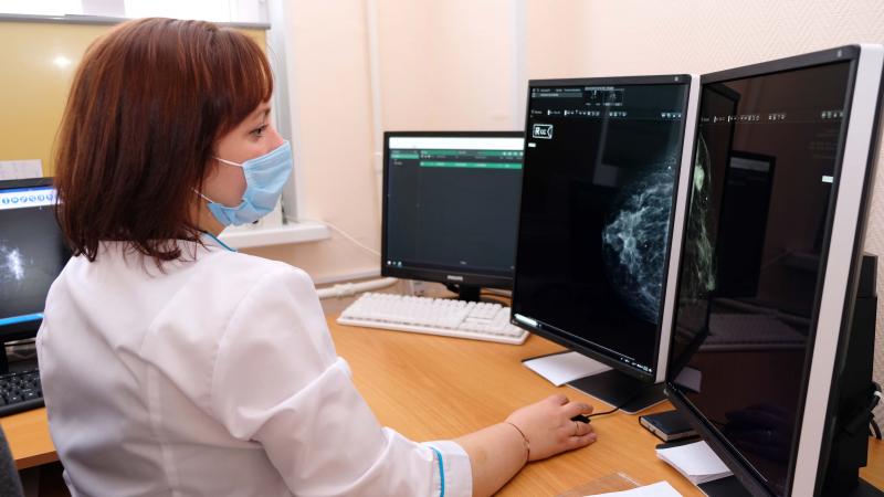 В Свердловском онкодиспансере появилась новая система УЗИ молочных желез