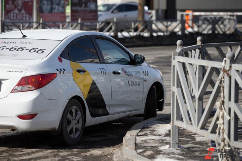 «Яндекс.Такси» отреагировало на обливание водителя бензином