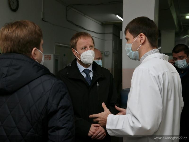 Виктор Томенко совершил рабочую поездку по поликлиникам Барнаула