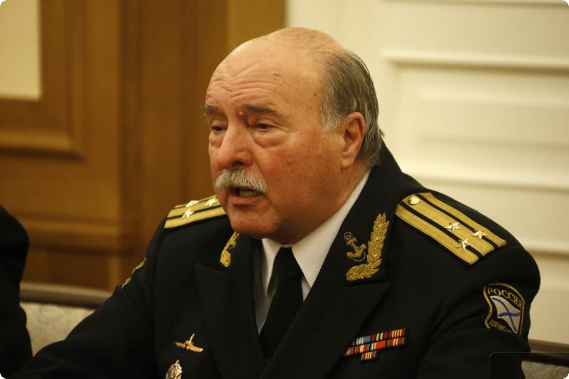 Игорь Британов известен как командир советской подводной лодки К-219