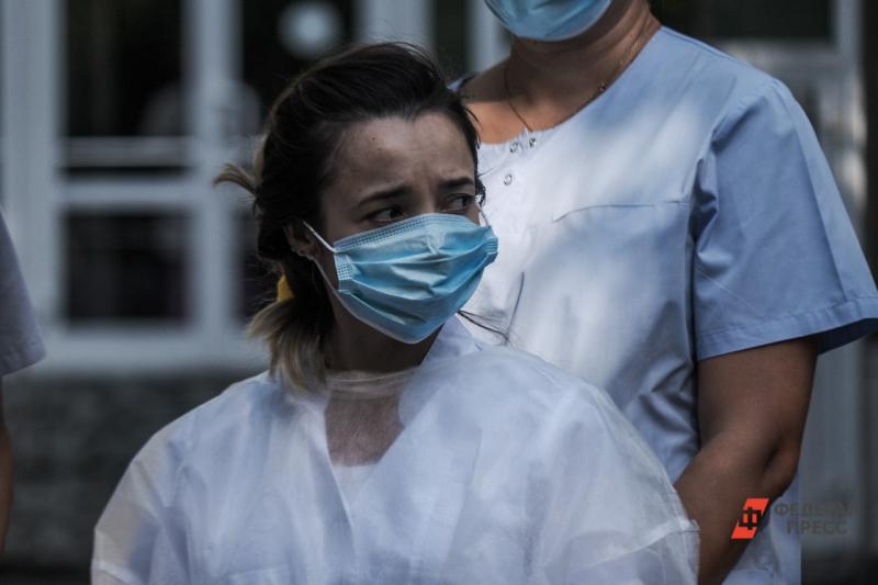 Эксперт: две тысячи медицинских работников Югры заразились коронавирусом во время работы