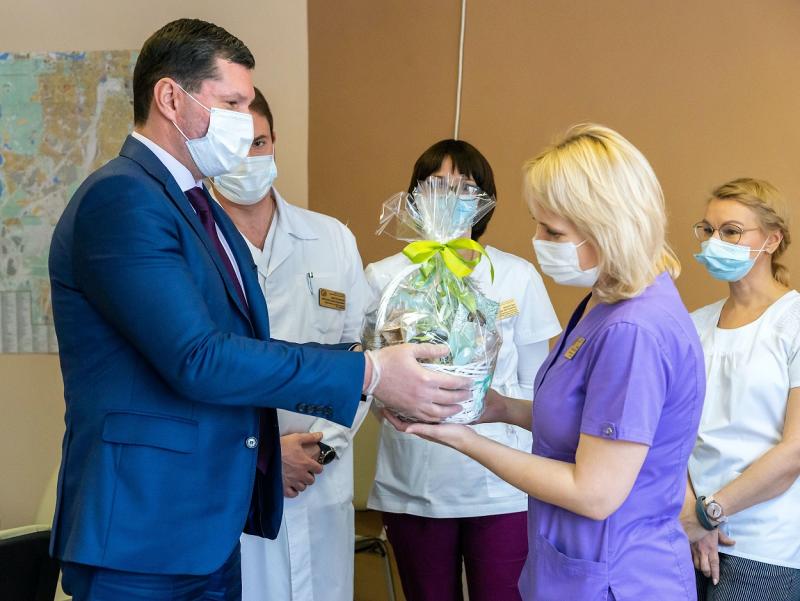 Депутат заксобрания Сергей Буяков встретился с челябинскими медиками