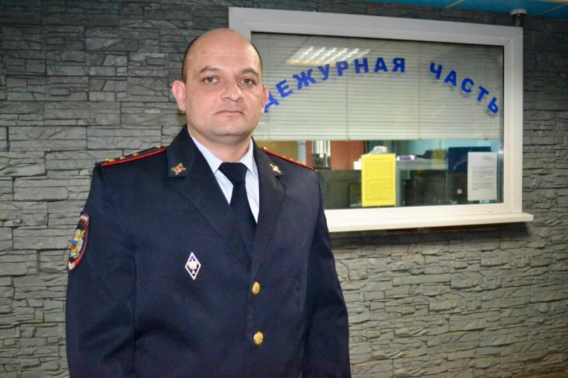 Полицейский Константин Фрольянов уберег пенсионерку от мошенников