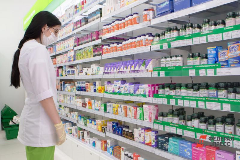 В аптеках есть основные антибиотики и противовирусные препараты