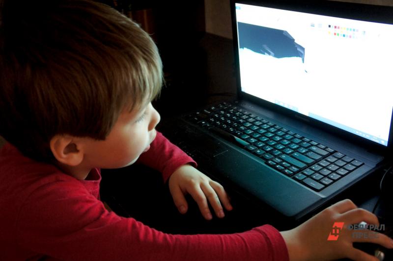 Постоянные занятия за компьютером плохо влияют на здоровье детей