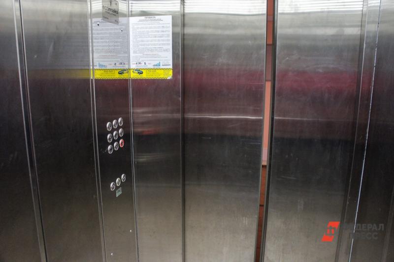Помещение лифта маленькое и не проветривается