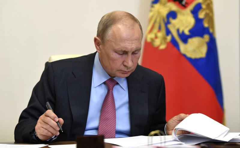 Владимир Путин назначил двух временно исполняющих обязанности глав регионов