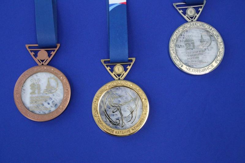 Льдистый кварц лег в основу медалей для ЧР по фигурному катанию