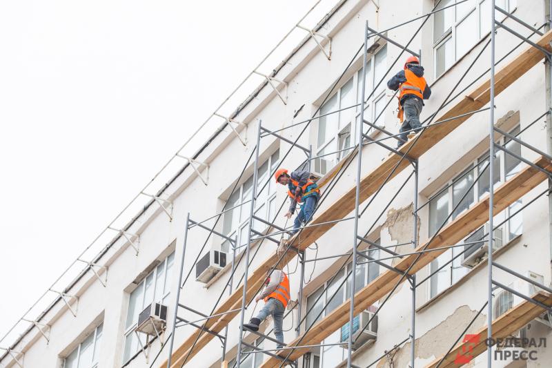 В Екатеринбурге в 2021 году отремонтируют 300 домов