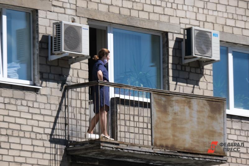 Кемеровчанку дочь закрыла на балконе в мороз