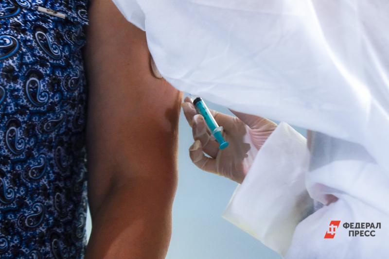 Вакцины от коронавирусной инфекции получили медики, учителя и соцработники