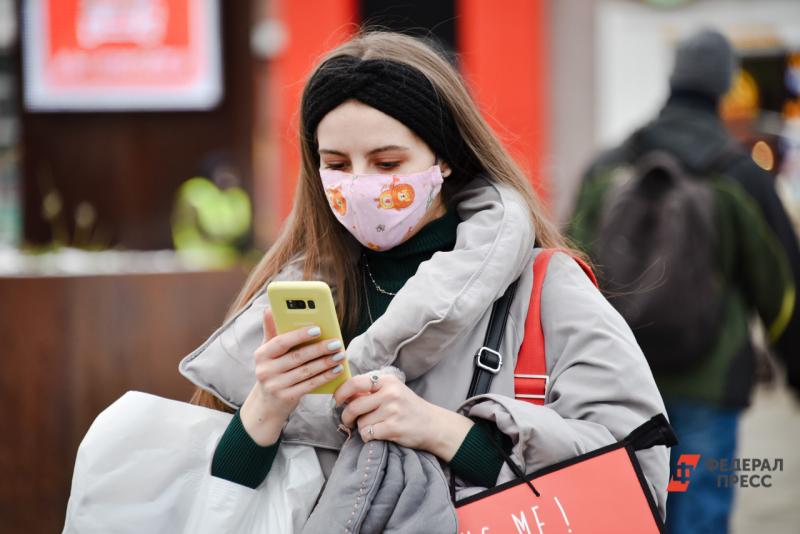 Южноуральцам рекомендуют не выбрасывать использованные маски в урну