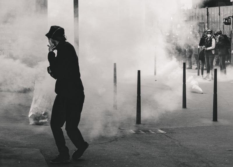 На акции в Париже пострадали восемь полицейских