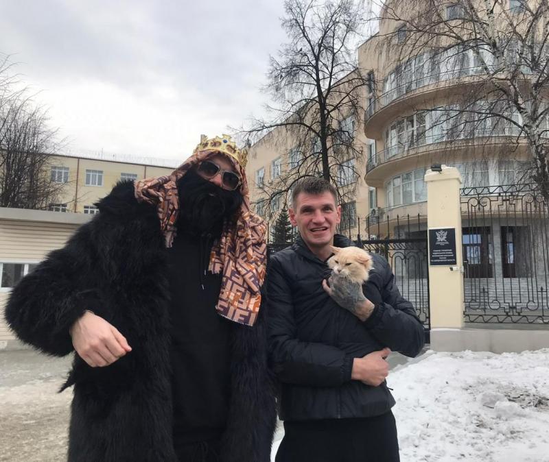 Big Russian Boss снимает фильм о Белыче и его хозяине уже два дня