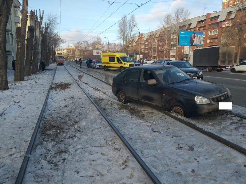 В Екатеринбурге автомобиль насмерть задавил пешехода
