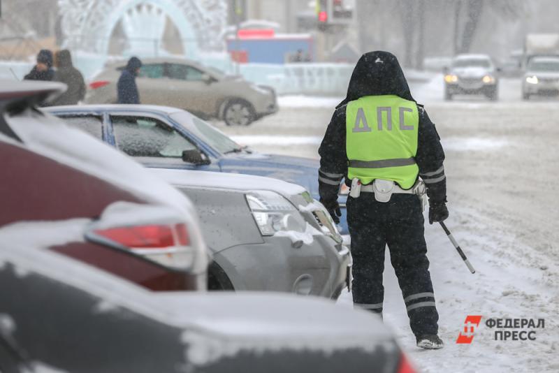 Из-за снегопада на дорогах образовались 9-балльные пробки