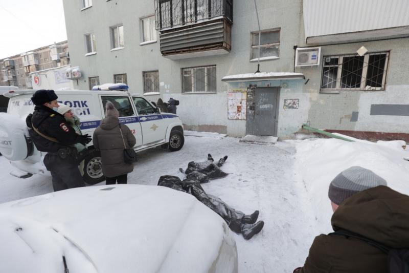 В Екатеринбурге в сгоревшей квартире жили пьющая мать и ее 17-летний сын