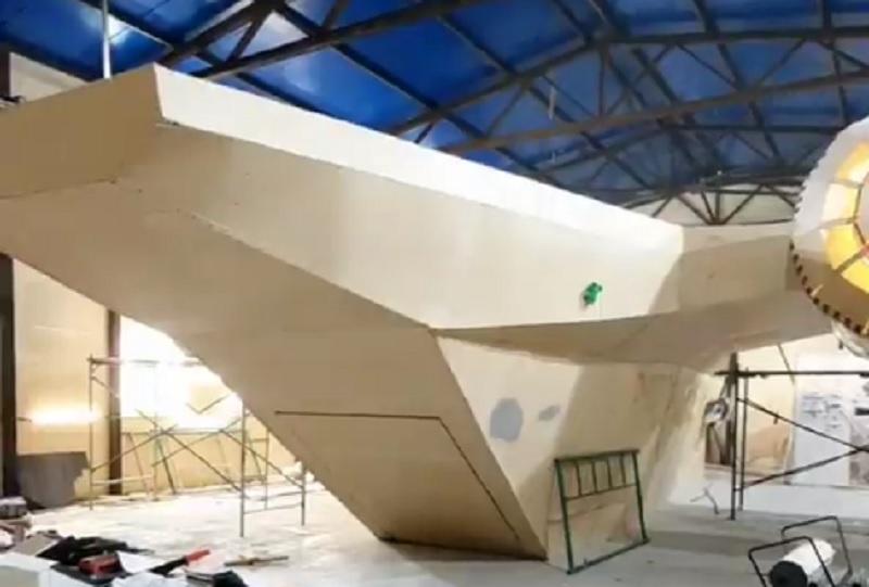 Житель Якутии строит в гараже космолет
