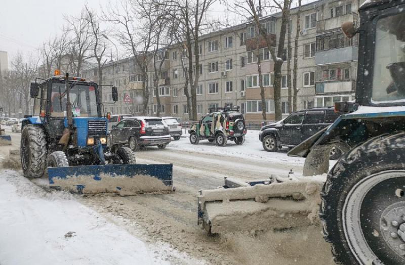 Многие важные дороги Владивостока остались нерасчищенными