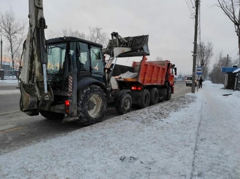 Дорожники вывезли с городских улиц более 850 тонн снега