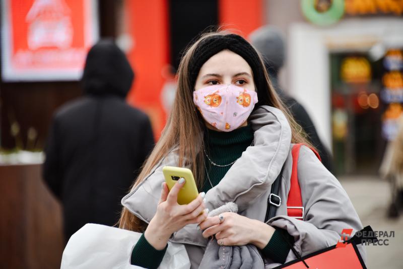 Онищенко призвал россиян носить маски в сезон инфекций