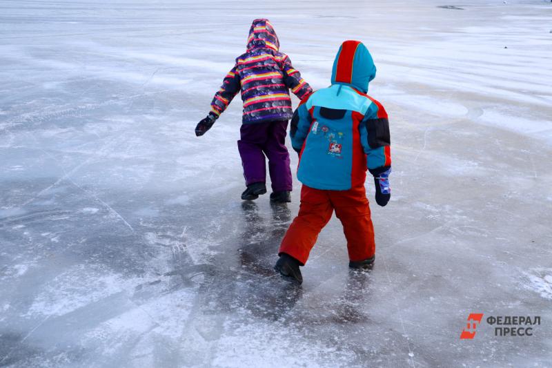 Врач-педиатр рассказала о том, как правильно одевать детей зимой на прогулку