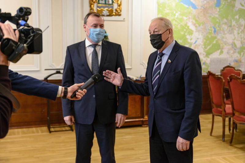 Экс-губернатор Эдуард Россель поддержал Орлова в борьбе за пост главы Екатеринбурга
