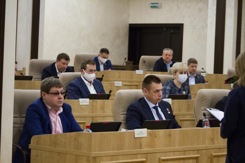 Екатеринбургские депутаты утвердили для себя ежемесячную сумму карманных расходов