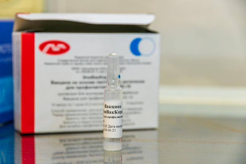 Свердловчане привились новой вакциной от COVID