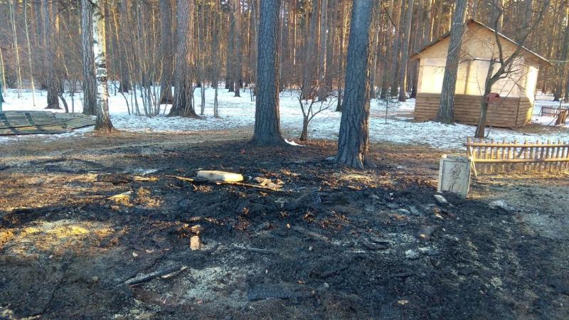 В Екатеринбурге мужчина поджег беседку из-за охапки дров