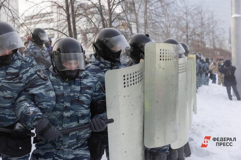 Полиция опровергла сообщения о применении газа в Петербурге