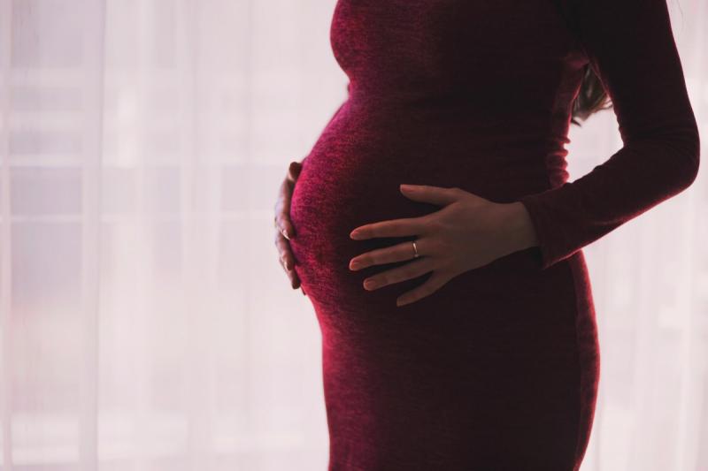 Эксперт рекомендует не планировать беременность в период пандемии