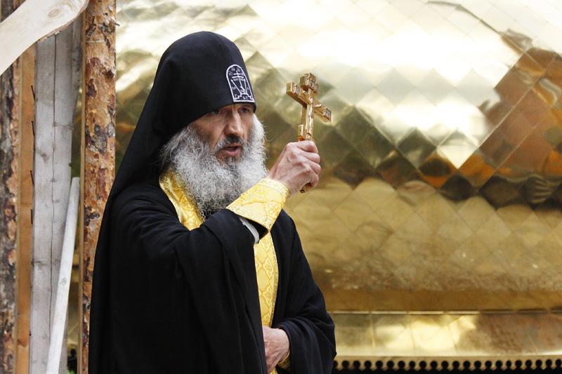 Бывший клирик Екатеринбургской епархии подарил гроб митрополиту