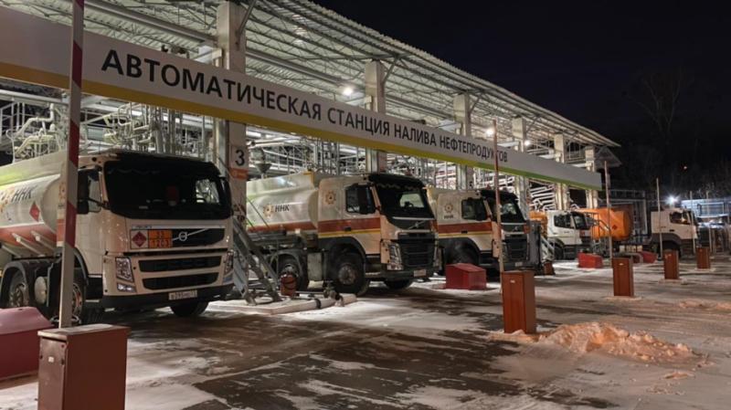 Экстренные поставки: на хабаровские АЗС отгрузили 900 тонн топлива