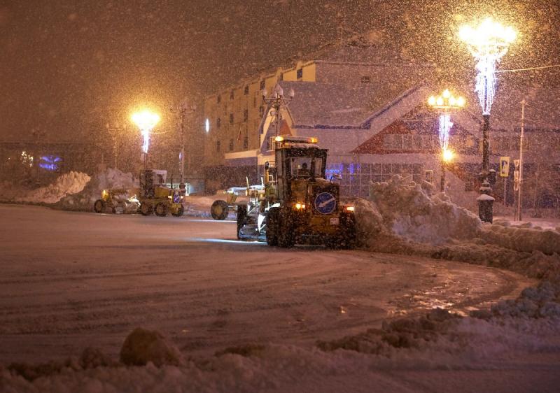 Из-за снега на Сахалине все еще заблокировано 10 дорог.