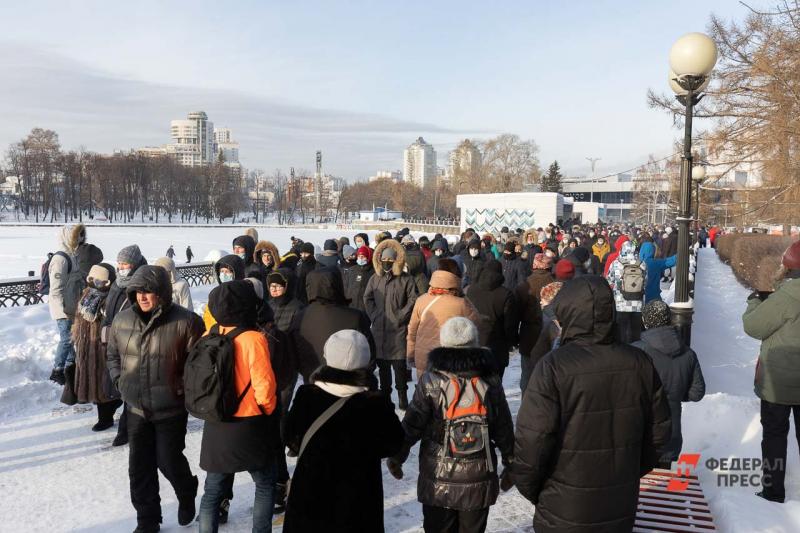 В Новосибирске после несогласованной акции доставили в полицию больше сотни участников